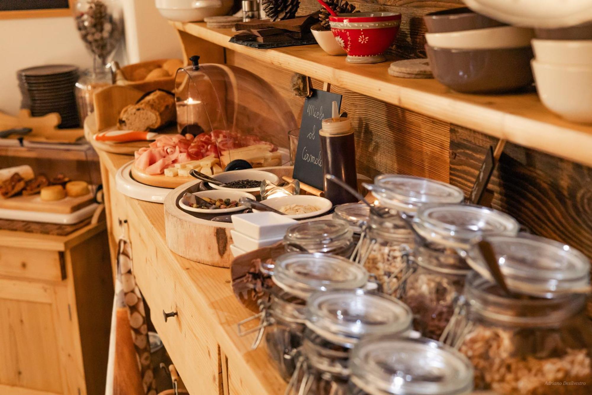 Majon De La Nona Hotel Pozza di Fassa Ngoại thất bức ảnh