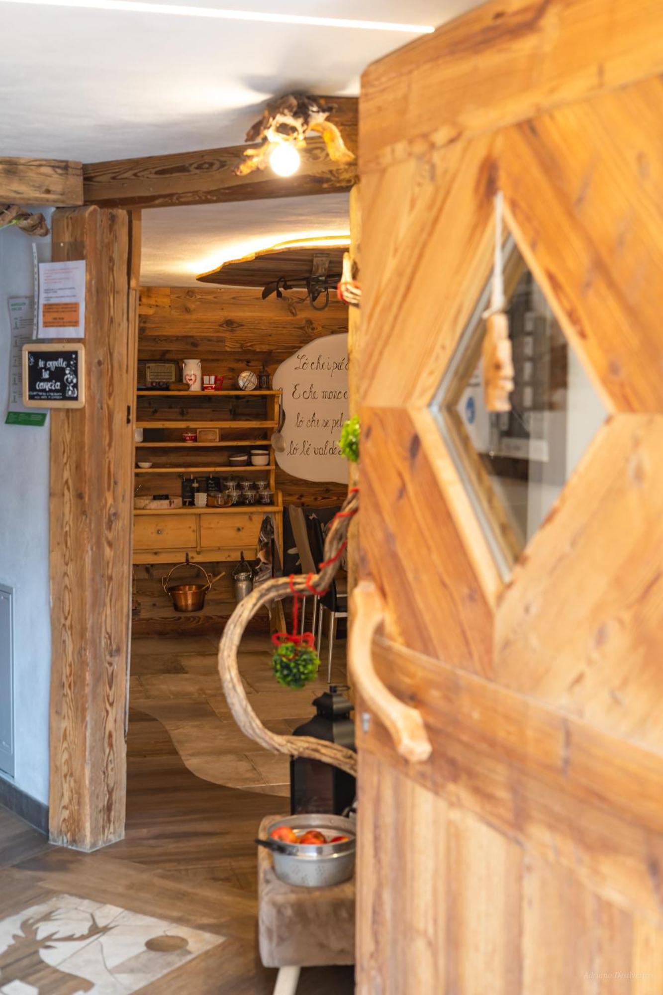 Majon De La Nona Hotel Pozza di Fassa Ngoại thất bức ảnh